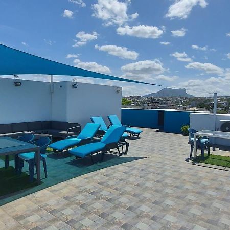 Flic En Flac Beach Penthouse Exteriör bild