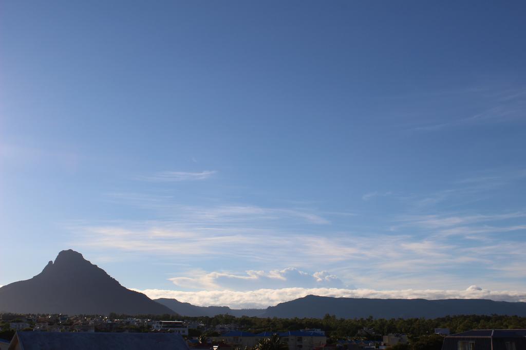 Flic En Flac Beach Penthouse Exteriör bild