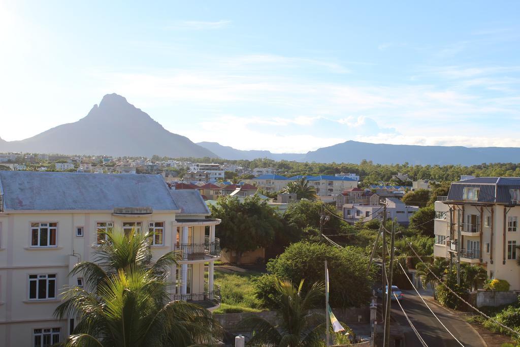 Flic En Flac Beach Penthouse Exteriör bild