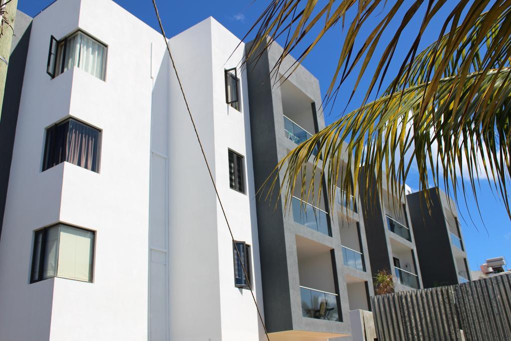 Flic En Flac Beach Penthouse Exteriör bild