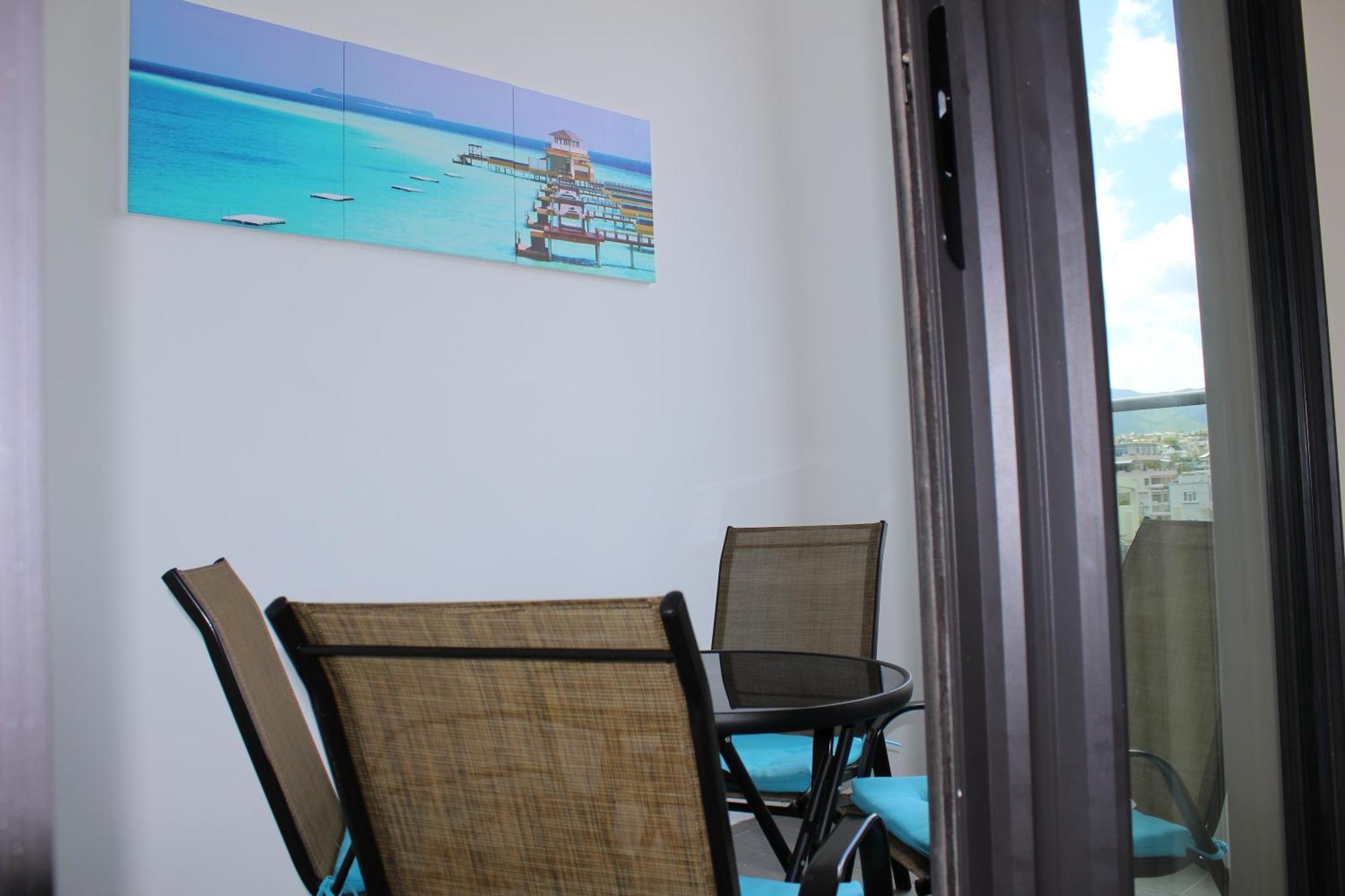 Flic En Flac Beach Penthouse Exteriör bild