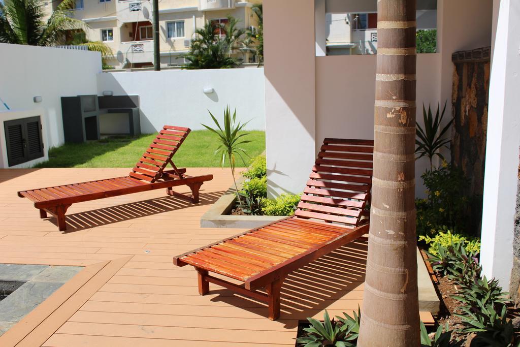 Flic En Flac Beach Penthouse Exteriör bild